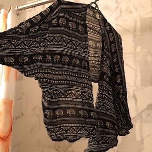 B&W shirt-sleeve cropped cardigan elephant design